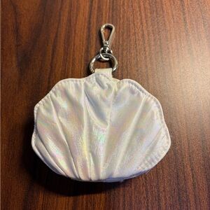 BAGGU Pearl Metallic Shell Charm